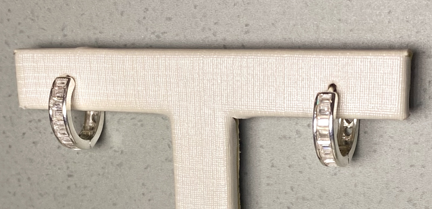 Argola P zirconias quadradinhas