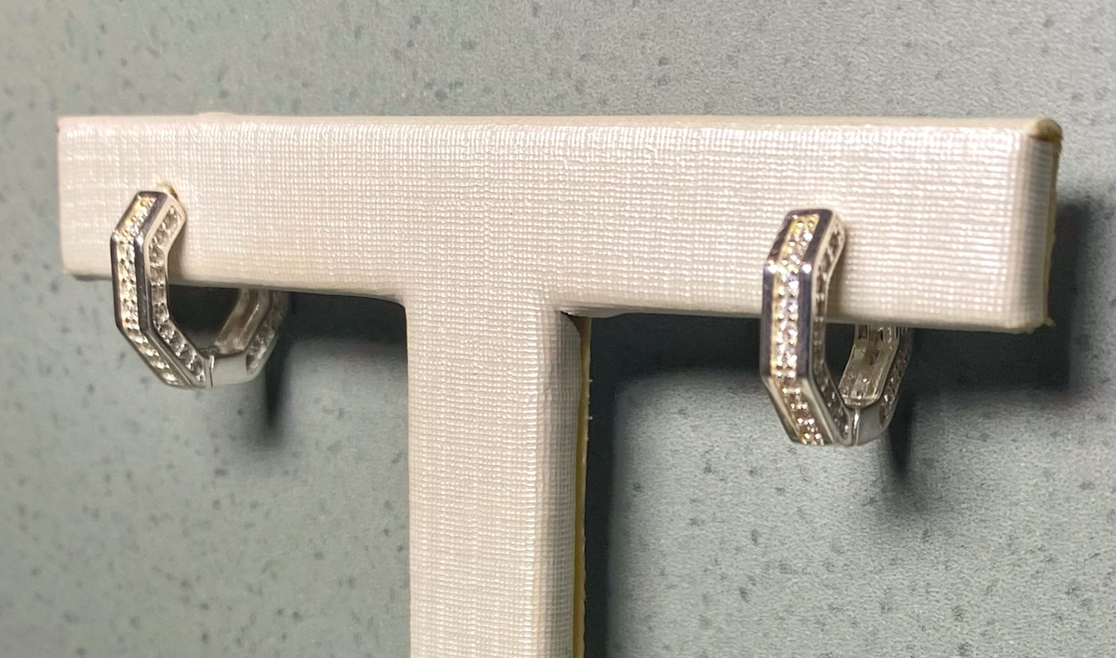 Argola geométrica M cravejada