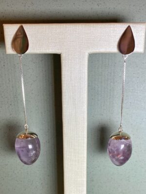 Brinco base gota lisa chata e ovo ametista