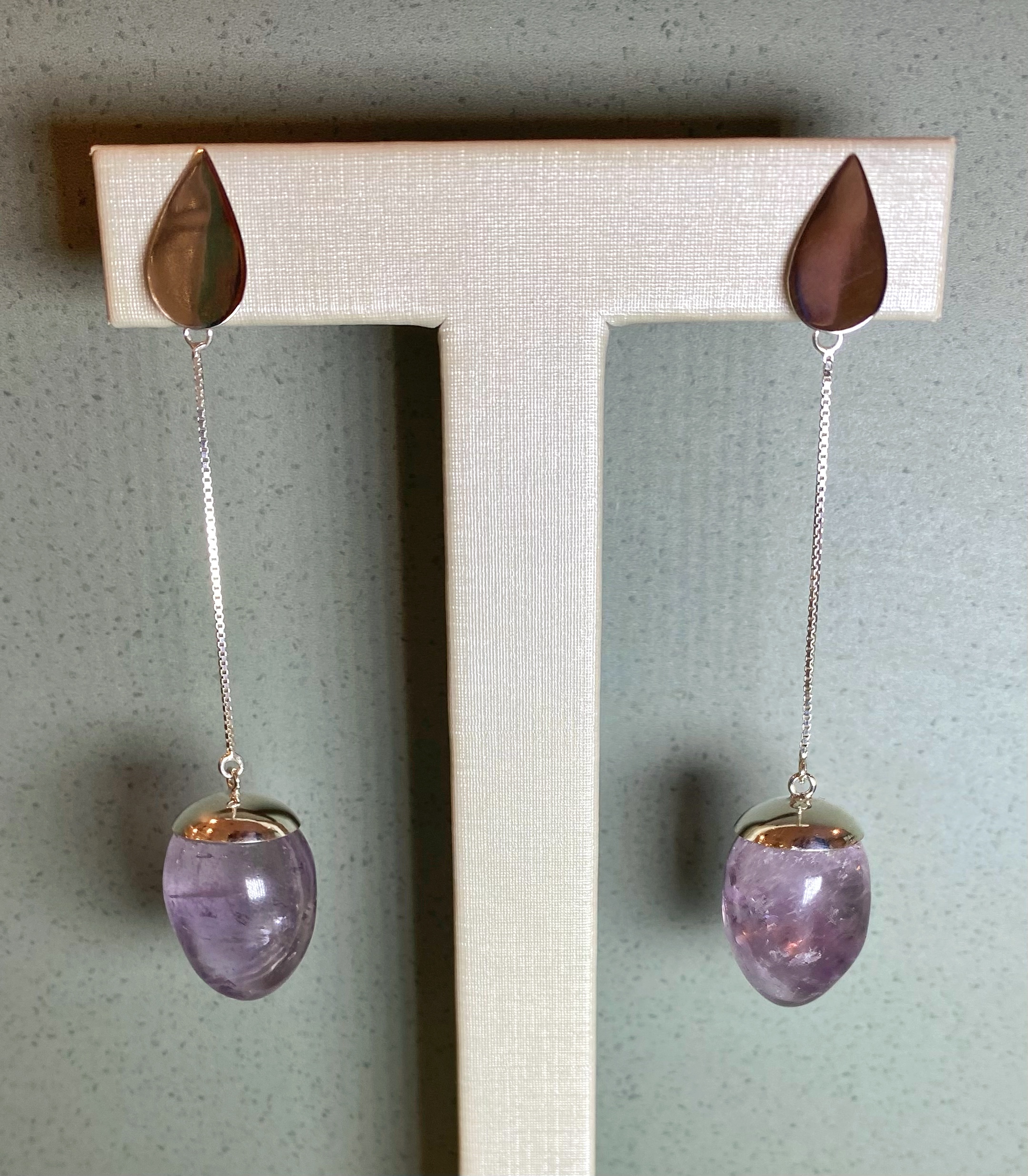 Brinco base gota lisa chata e ovo ametista