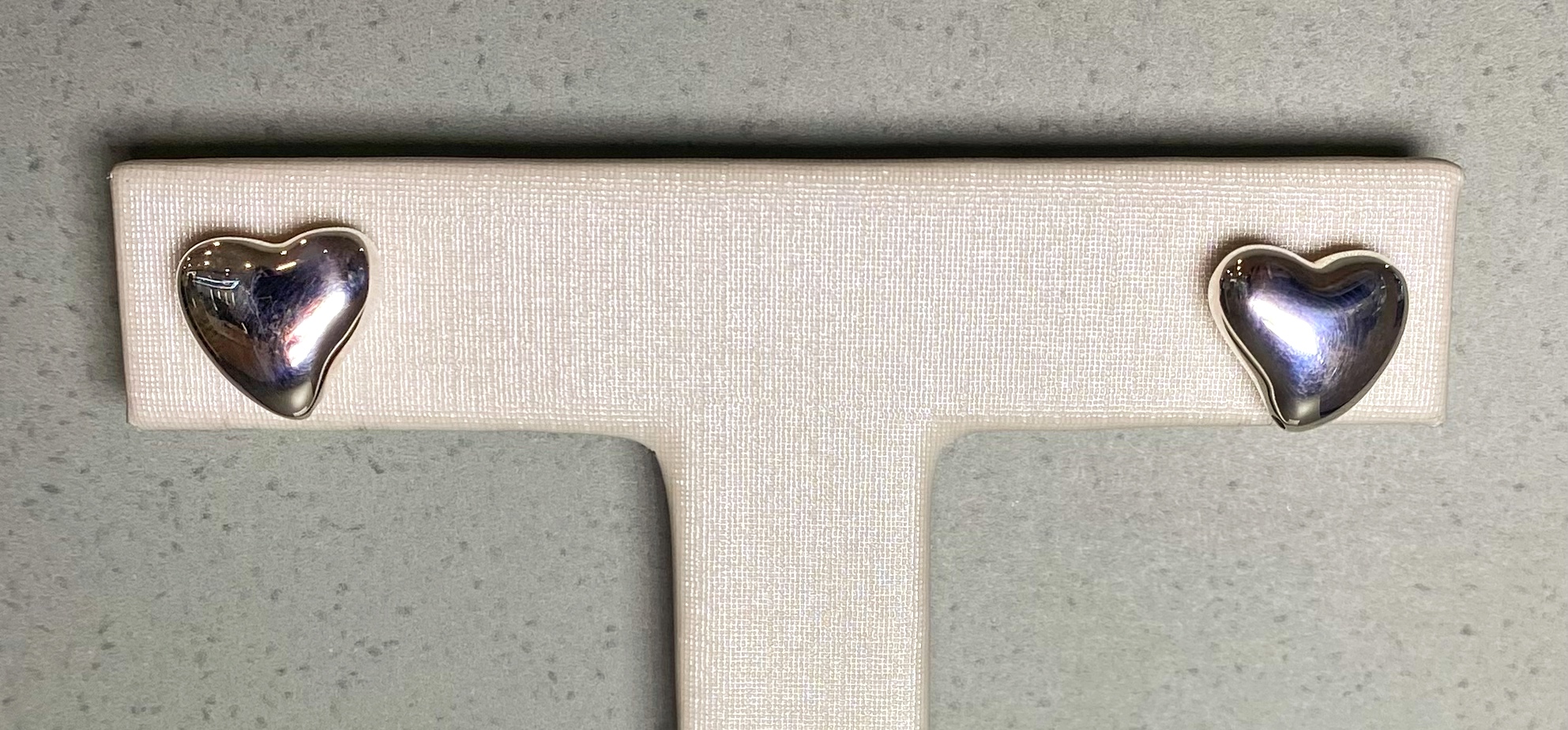 Brinco coração G prata lisa