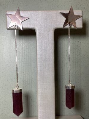 Brinco estrela ponta rubi