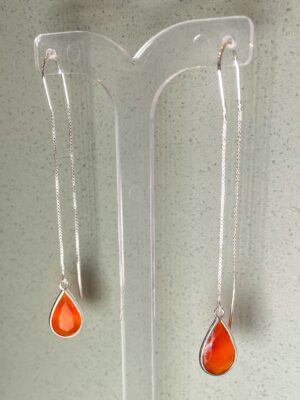 Brinco fio gota cornalina