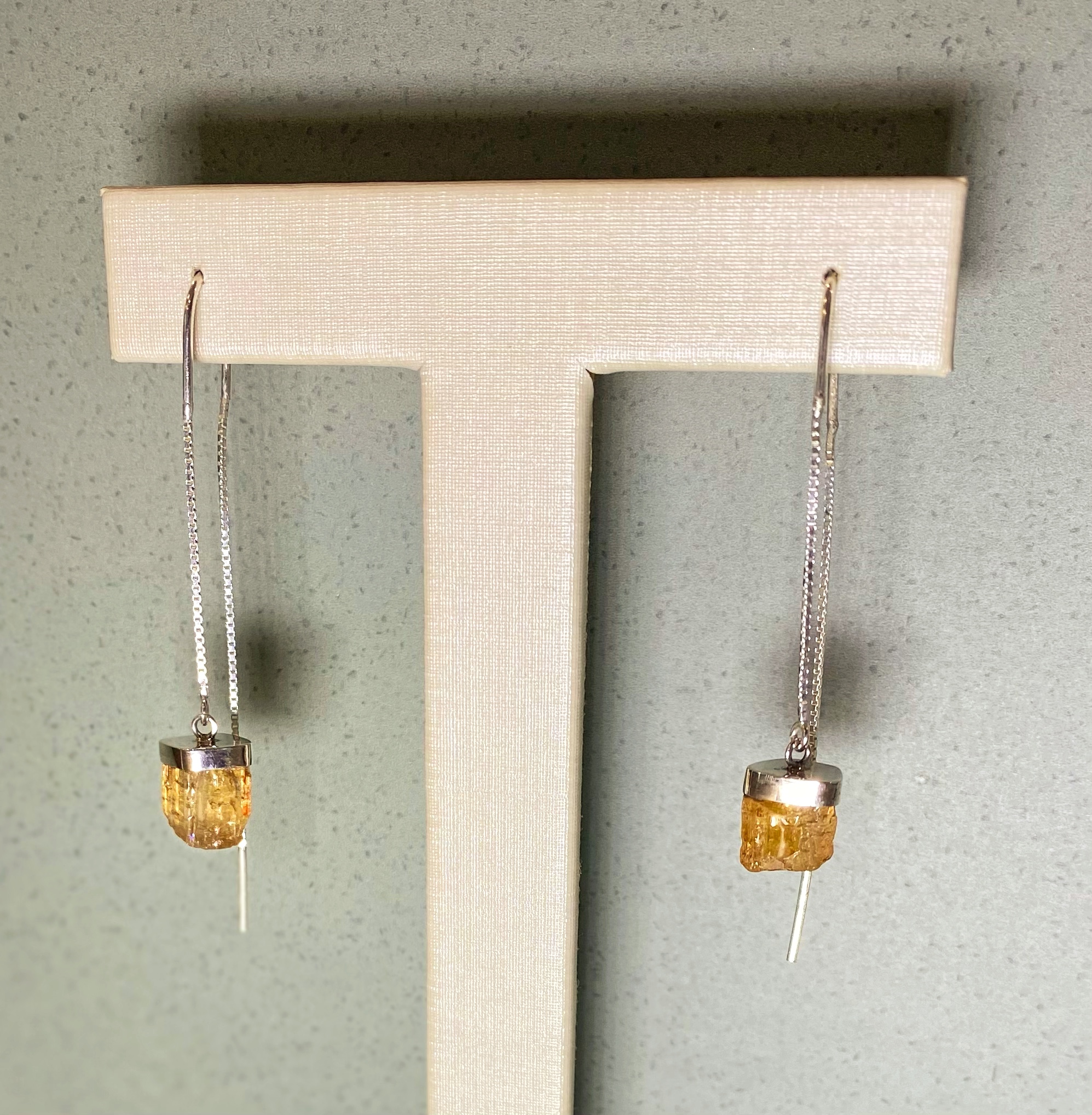 Brinco fio topázio imperial bruto