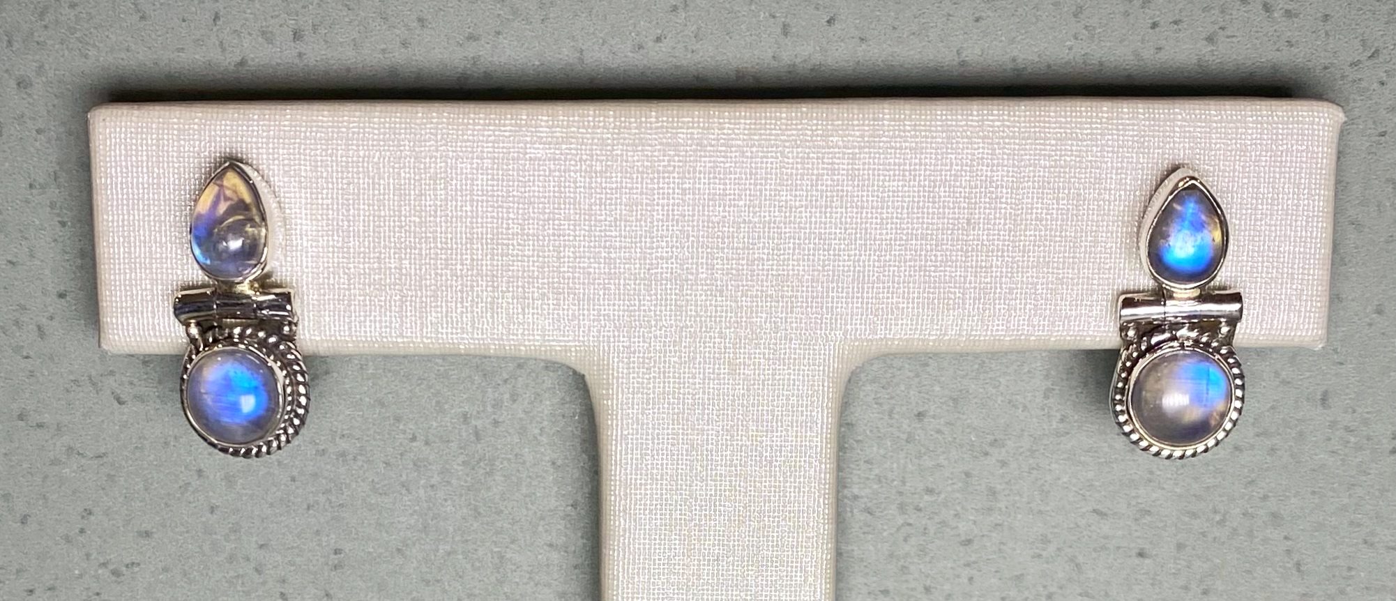 Brinco indiano com duas pedras da lua