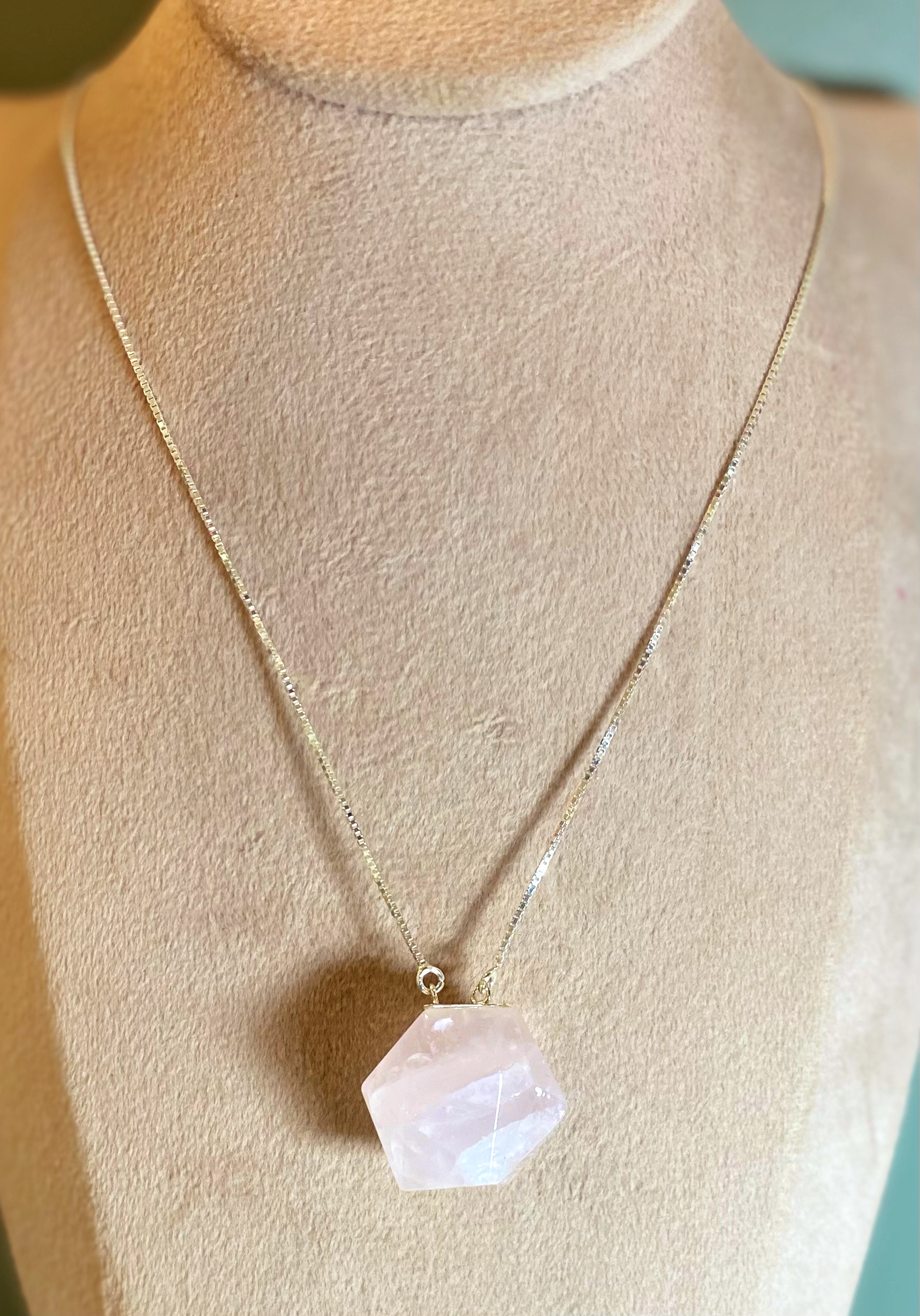 COLAR QUARTZO ROSA