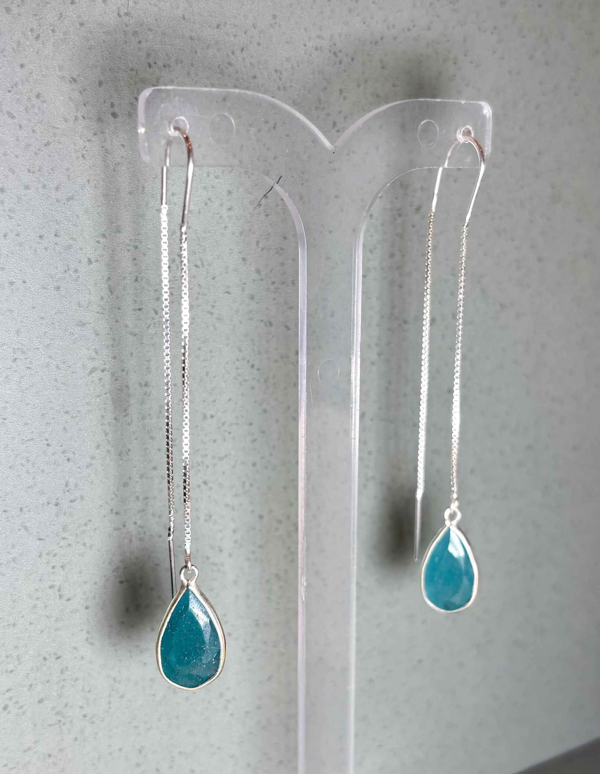 BRINCO FIO GOTA JADE PARAÍBA